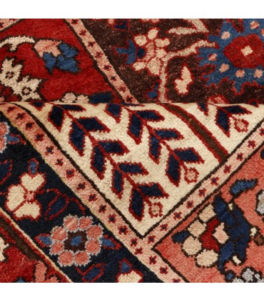 فرش دستباف قدیمی شش و نیم متری بختیاری کد 705562