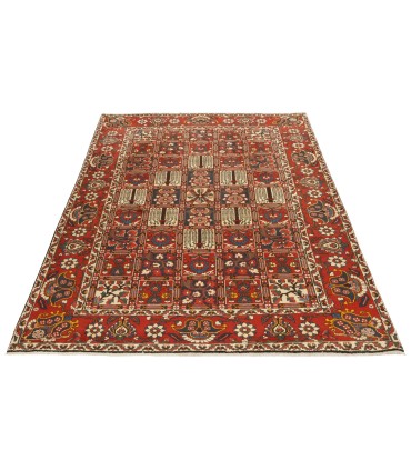 فرش دستباف قدیمی شش و نیم متری بختیاری کد 705576