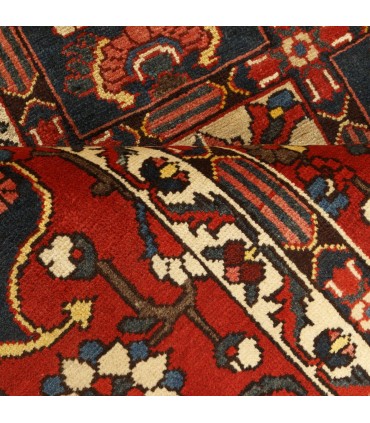 فرش دستباف قدیمی شش و نیم متری بختیاری کد 705576